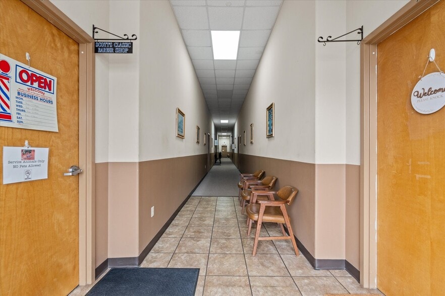 More Photos Of 907-909 S Park St, Carrollton Unknown For Lease