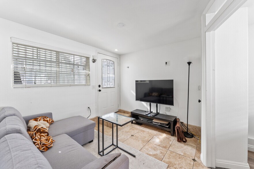 More Photos Of 126 E Balboa Blvd, Newport Beach Multifamily For Sale