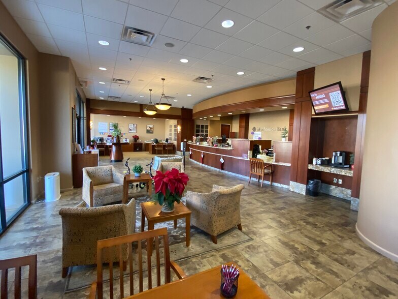 More Photos Of 41990 Cook St, Palm Desert Medical For Lease
