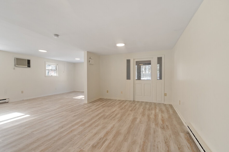 More Photos Of 561 Main St, Boxford General Retail For Sale