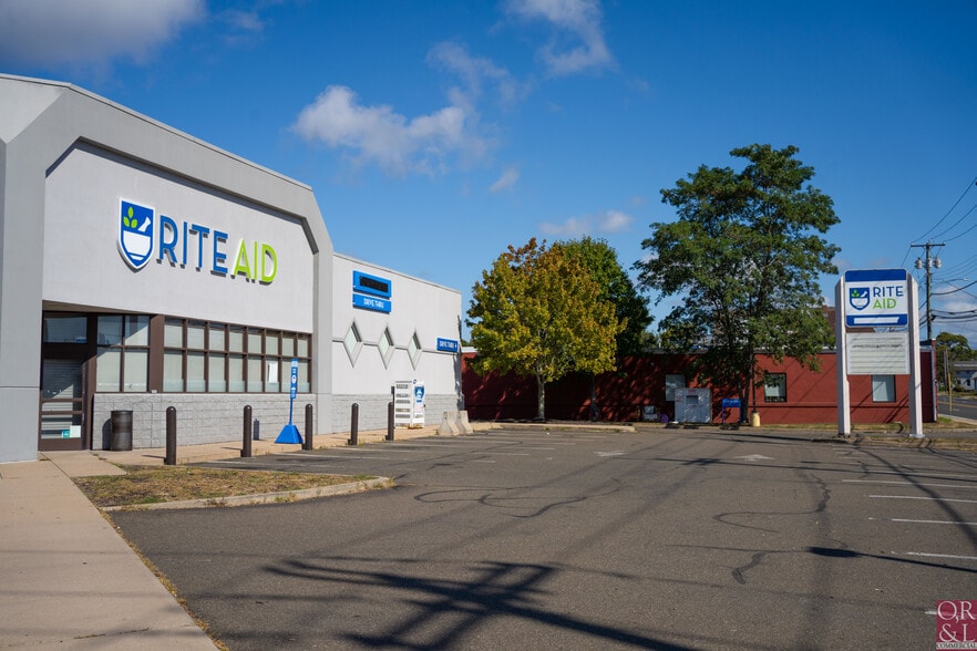 More Photos Of 10 Hemingway Ave, East Haven Drugstore For Sale