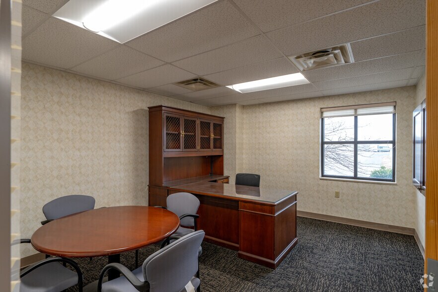 More Photos Of 26 Steele Ave, Arcade Office For Lease