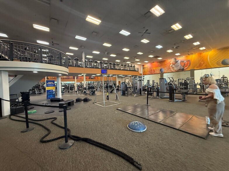 More Photos Of 3 Hawes Way, Stoughton Health Club For Lease