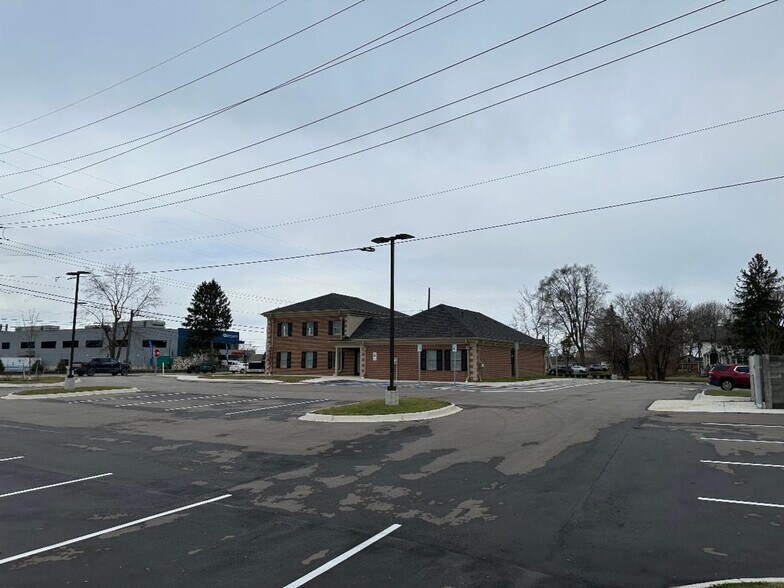 More Photos Of 280 Lapeer Rd, Oxford General Retail For Sale