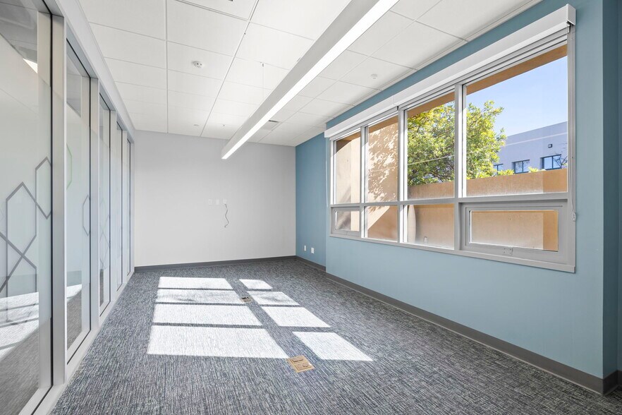 More Photos Of 6398 Cindy Ln, Carpinteria Office For Sale