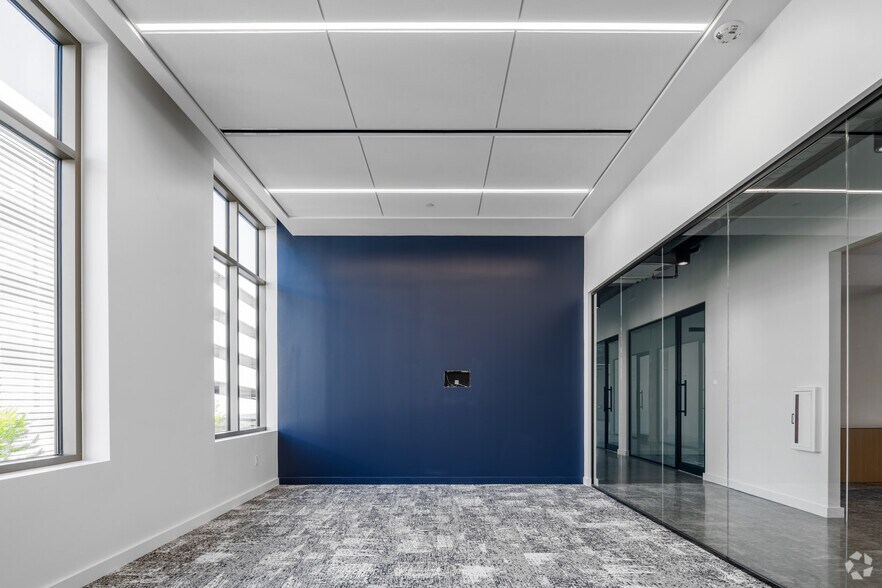 More Photos Of 3232 E Cesar Chavez St, Austin Unknown For Lease