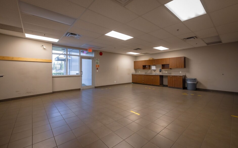 More Photos Of 5465 Production Blvd, Surrey Service For Lease