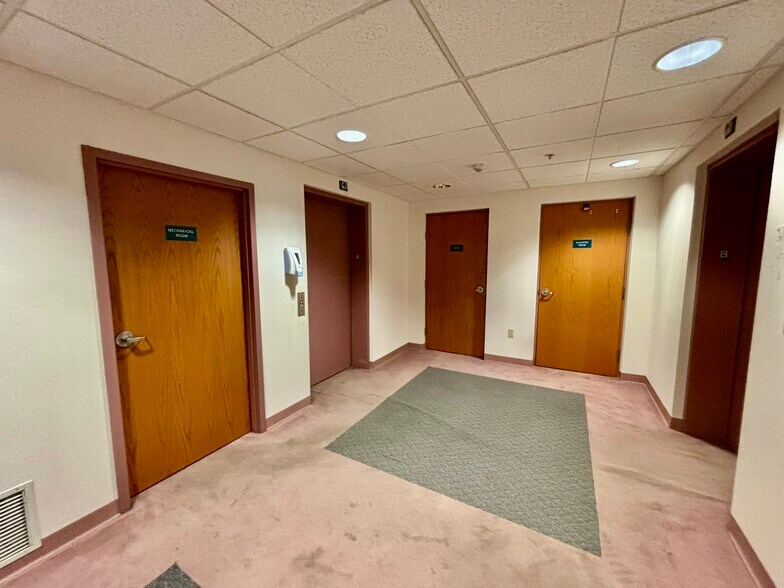 More Photos Of 225 Erdman St, Bangor Freestanding For Lease