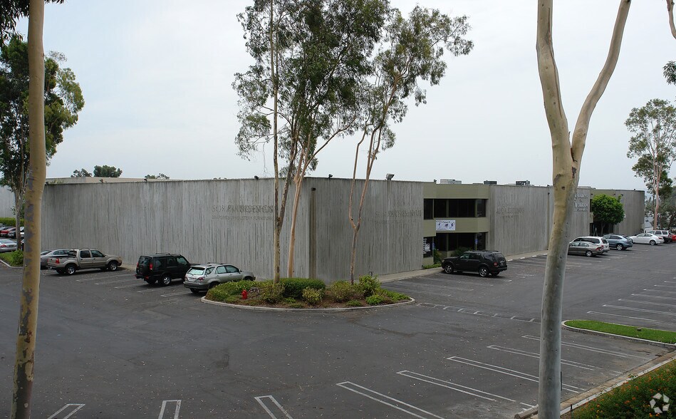 Primary Photo Of 25782 Obrero Dr, Mission Viejo Showroom For Lease