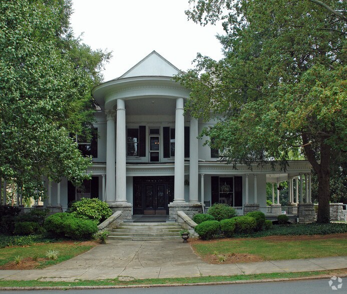 More Photos Of 952 W Fourth St, Winston-Salem Storefront Retail Office For Lease