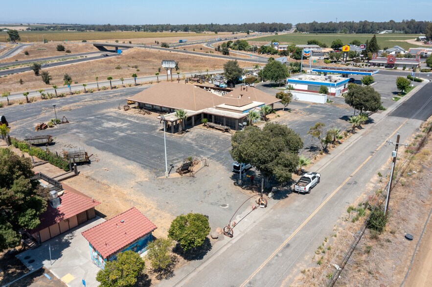 More Photos Of 4070 Country Rd 89, Dunnigan Restaurant For Sale