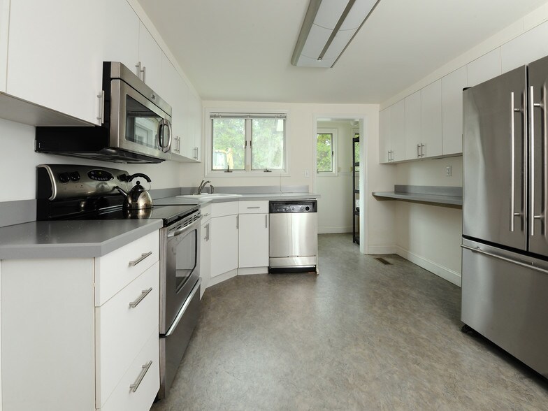 More Photos Of 40-48 Signal Rd, Stamford Office For Sale