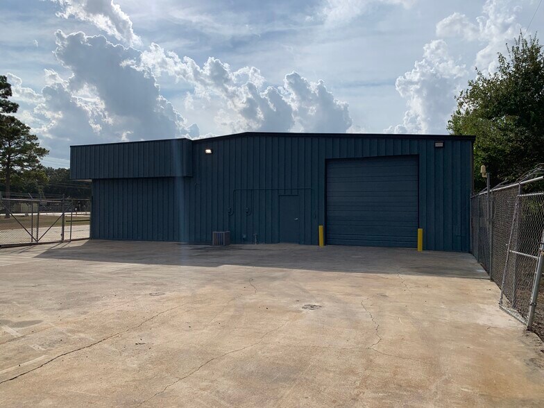 More Photos Of 15926 Cypress North Houston Rd, Cypress Industrial For Lease