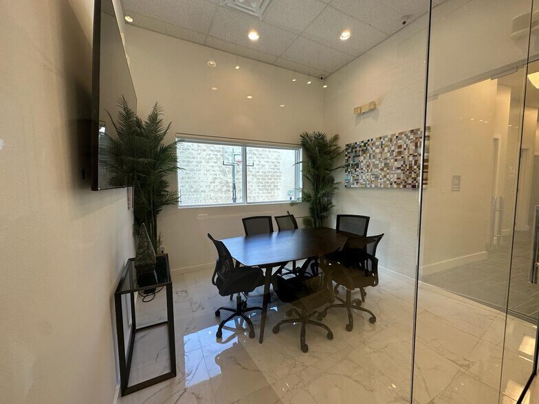 More Photos Of 423-425 NW 10th Ter, Hallandale Beach Light Manufacturing For Sale