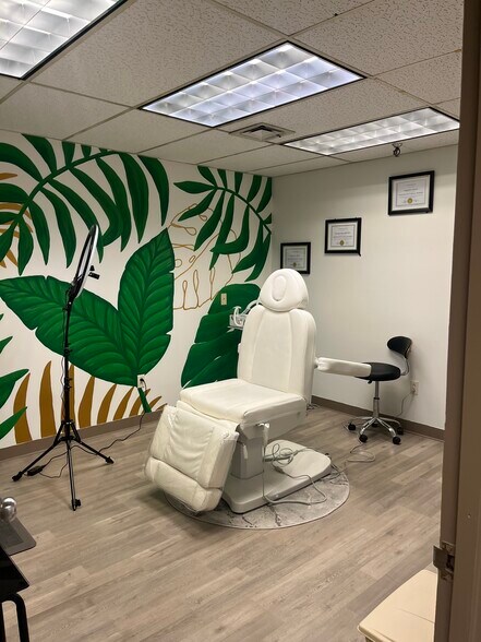 More Photos Of 22 Pennsylvania Ave, Niantic Office For Lease