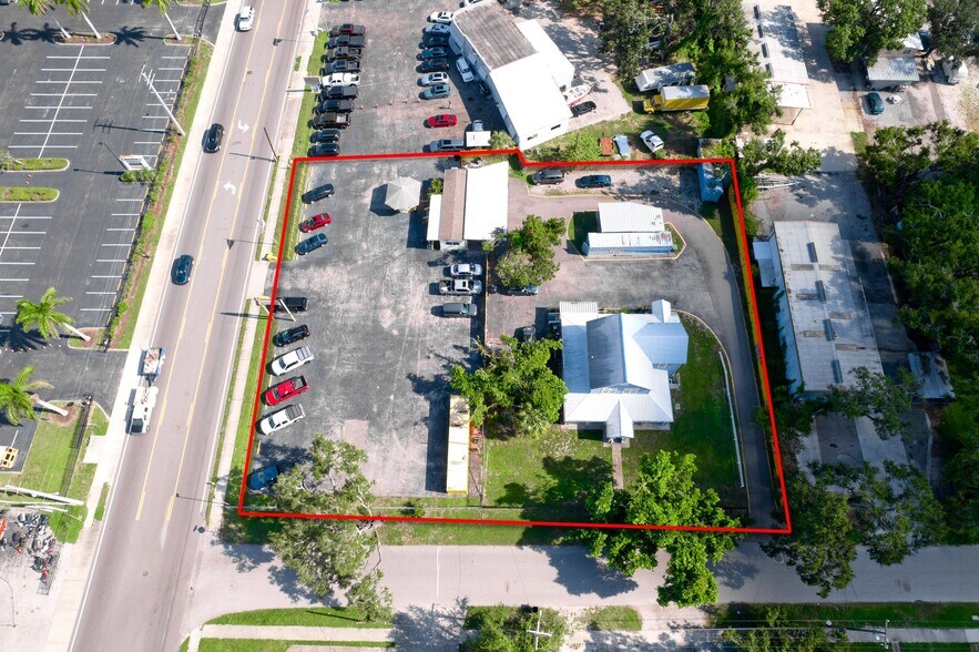 More Photos Of 1827 9th St W, Bradenton Auto Dealership For Sale