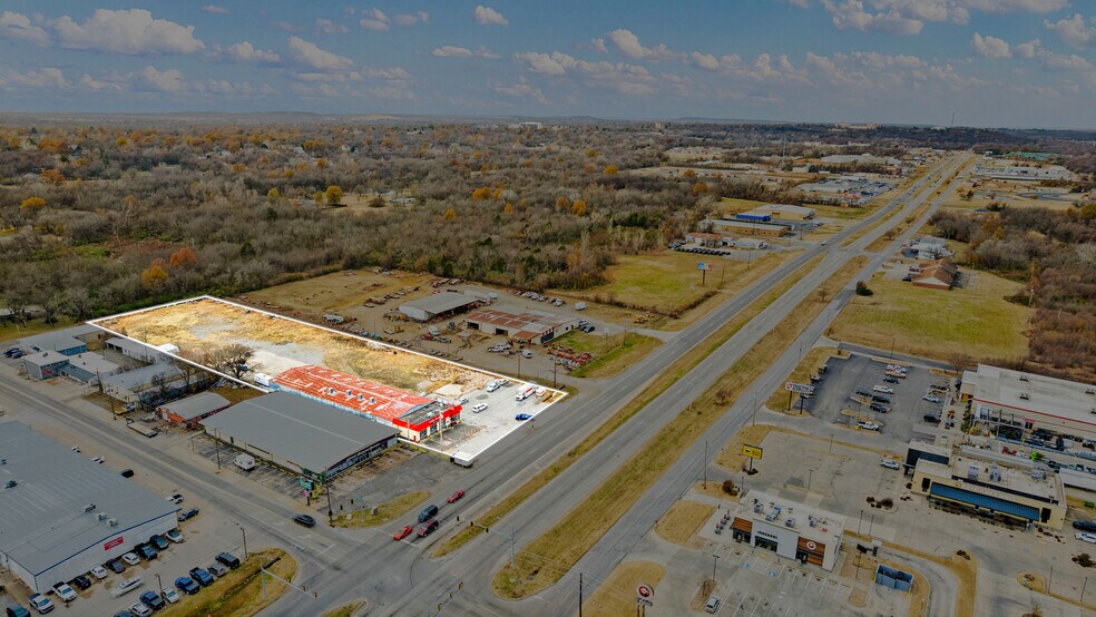 More Photos Of 1107-1111 W Shawnee St, Muskogee Auto Repair For Sale