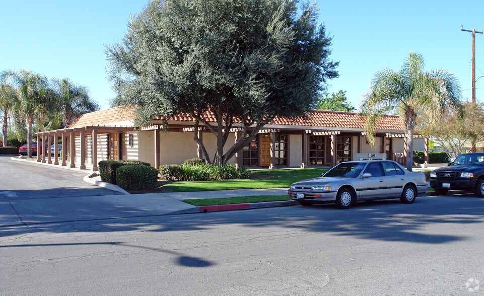 More Photos Of 901 E Morton Pl, Hemet Office For Lease