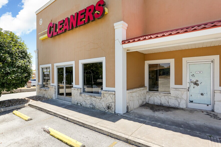 More Photos Of 9262 Culebra Rd, San Antonio Storefront Retail Office For Sale