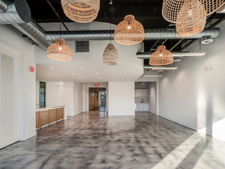 More Photos Of 555 Washington Ave, Miami Beach Office For Lease