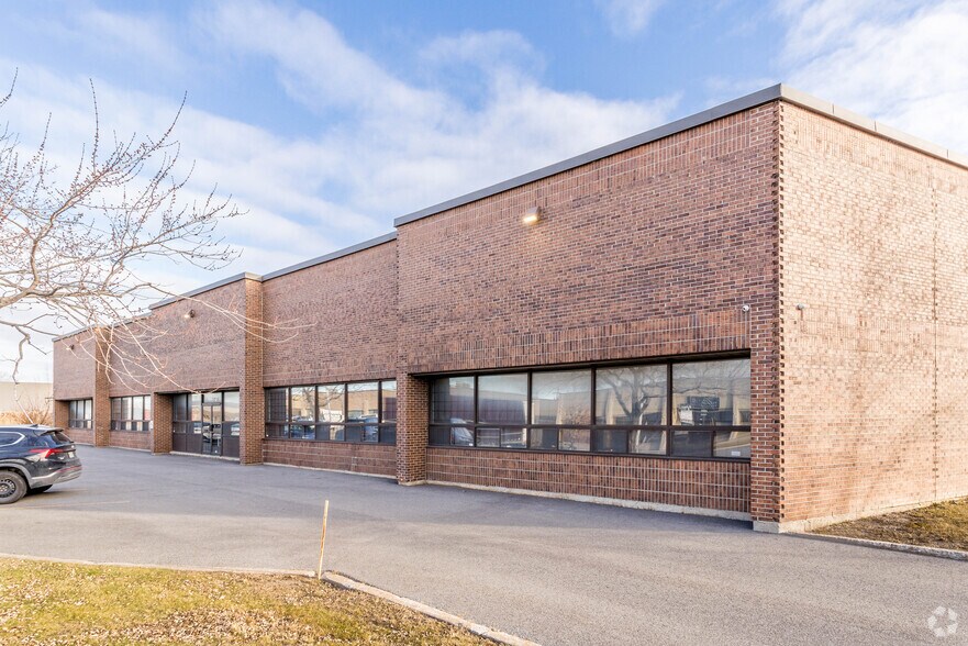 Primary Photo Of 4475 Rue Garand, Montréal Warehouse For Lease