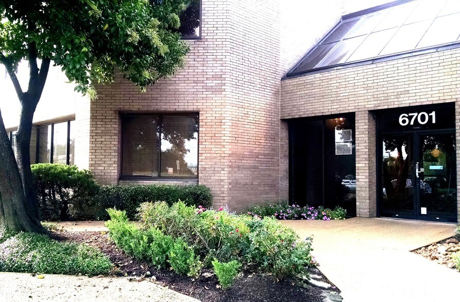 More Photos Of 6701 Pinemont Dr, Houston Office For Lease