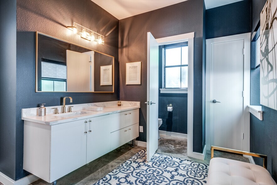 More Photos Of 3006 Cole Ave, Dallas Office For Sale