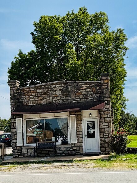 More Photos Of 5809 E Red Bridge Rd, Kansas City Specialty For Sale
