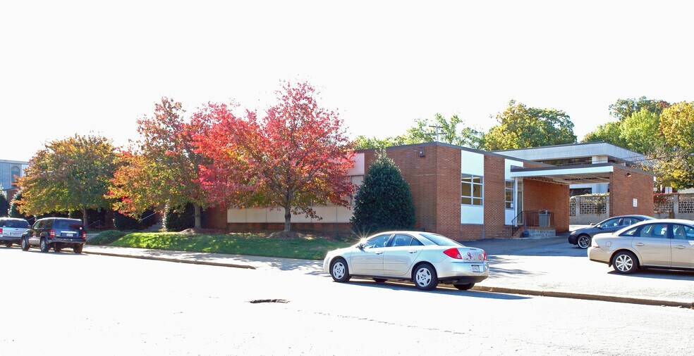 More Photos Of 4907-4917 Augusta Ave, Richmond Office For Lease