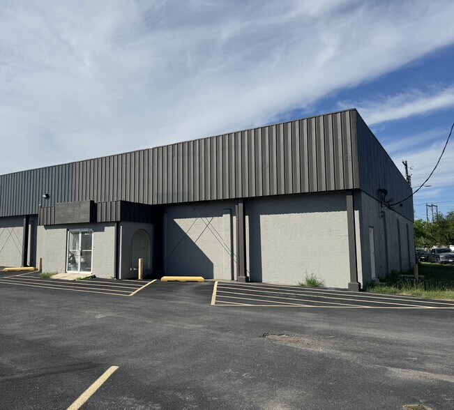 More Photos Of 1502 N 77 Sunshine Strip, Harlingen Storefront Retail Office For Lease