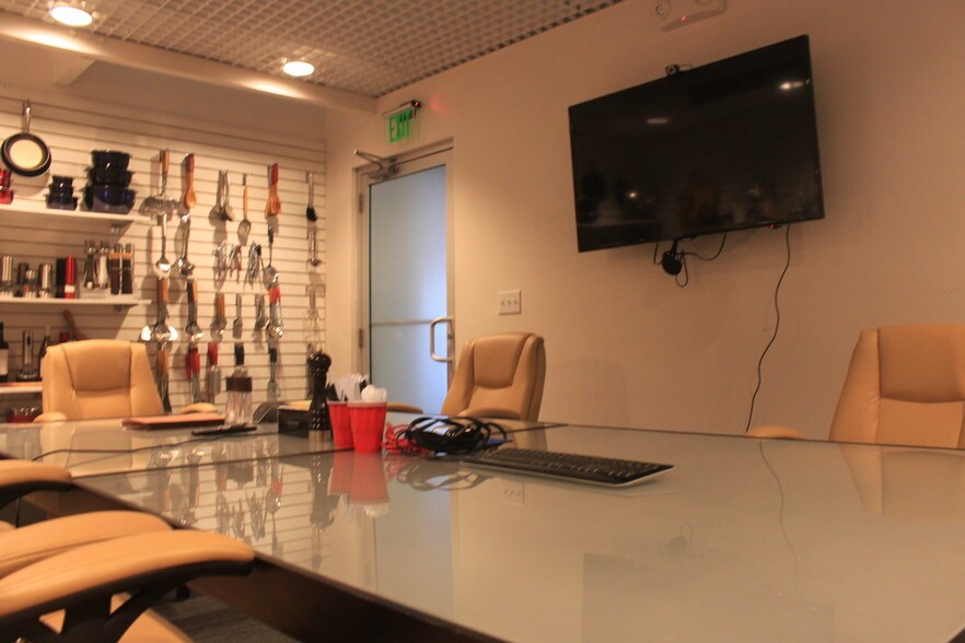 More Photos Of 2475 Hollywood Blvd, Hollywood Office For Lease