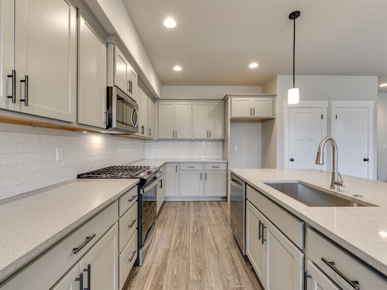 More Photos Of 2932 NW 16th St, Battle Ground Apartments For Sale
