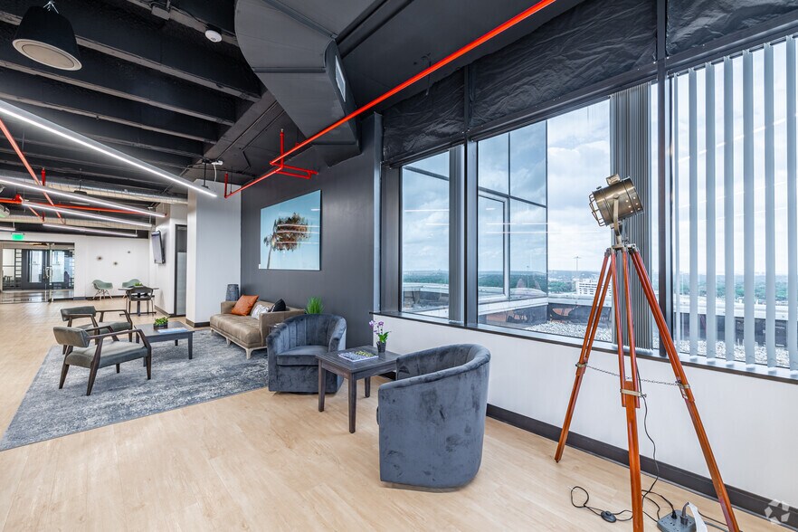 More Photos Of 7550 W Interstate 10, San Antonio Office For Lease