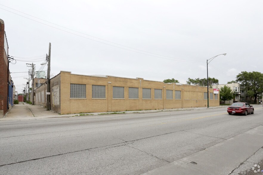 More Photos Of 933 N Cicero Ave, Chicago Warehouse For Lease