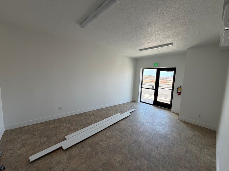 More Photos Of 975 S. 5600 W., Hurricane Unknown For Lease