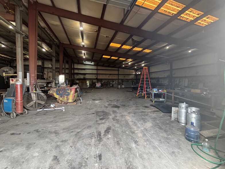 More Photos Of 424 Shelton Rd, West Columbia Warehouse For Sale
