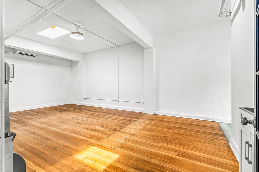 More Photos Of 920 Commercial St SE, Salem Restaurant For Sale