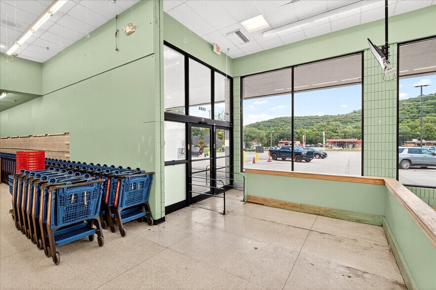 More Photos Of 4634-4639 Gravois Rd, House Spgs, House Springs Supermarket For Lease