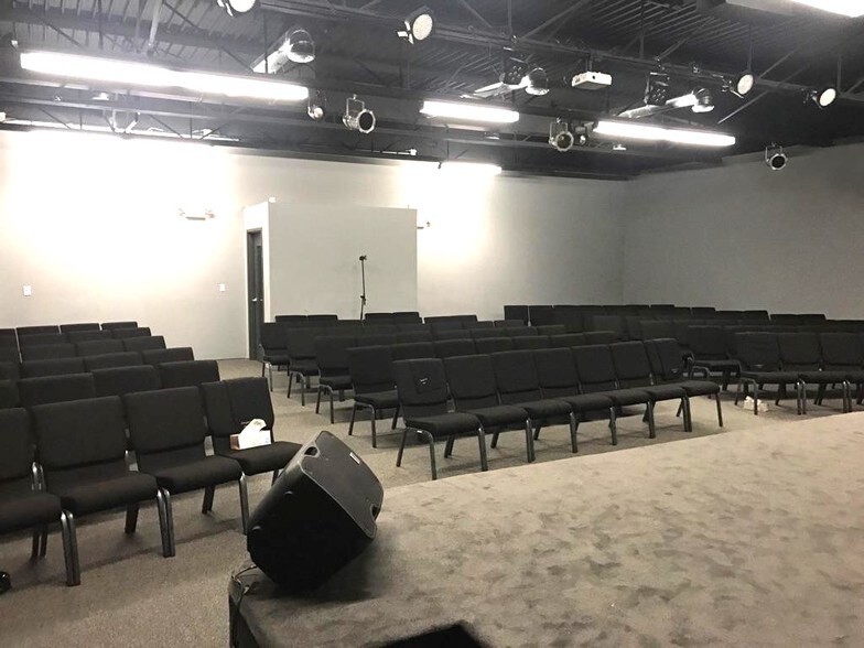 More Photos Of 31542 Gratiot Ave, Roseville Office For Lease