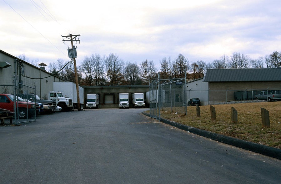 More Photos Of 1 Lami Industrial Dr, Saint Peters Warehouse For Sale
