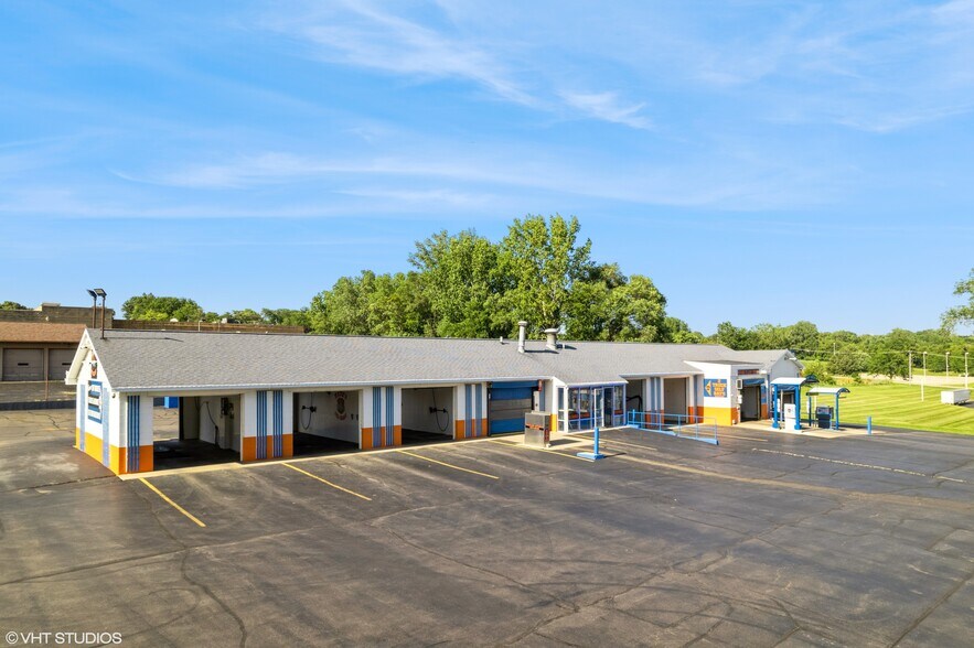 More Photos Of 731 Midwest Ct, Freeport Carwash For Sale