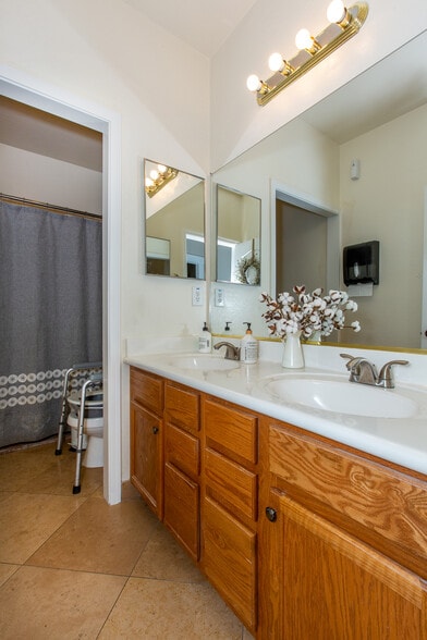 More Photos Of 3208 W Grandview Rd, Phoenix Healthcare For Sale