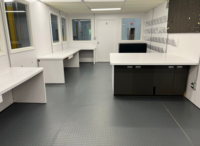 More Photos Of 1455 Sequoia Dr, Aurora Distribution For Lease