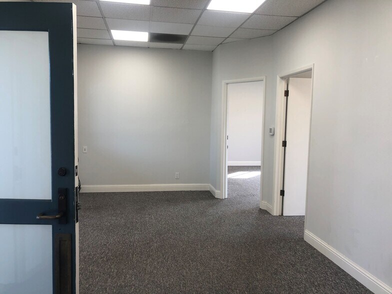 More Photos Of 2100 Embarcadero, Oakland Office For Lease