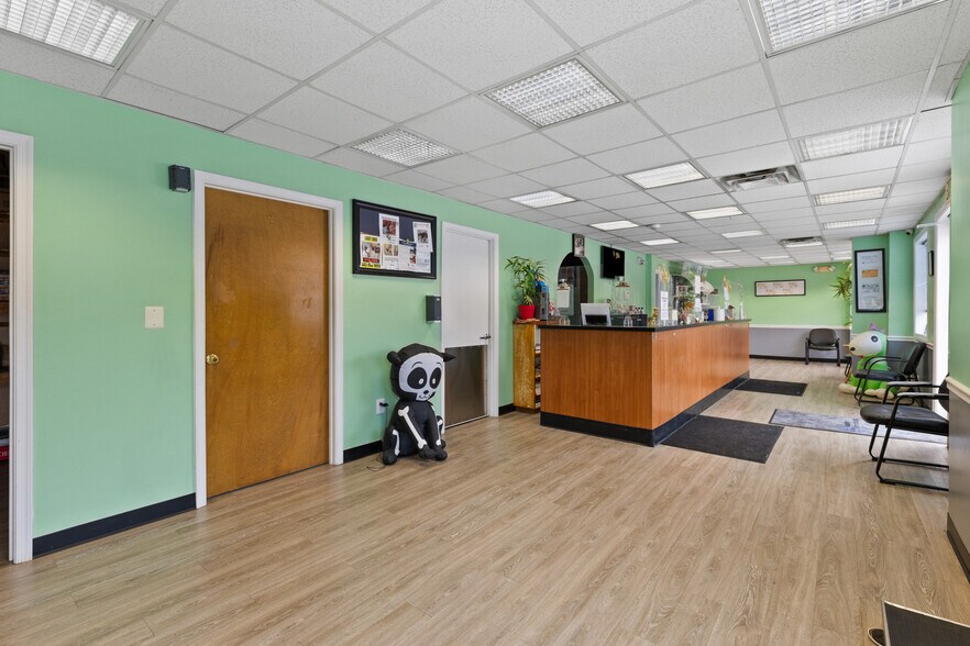 More Photos Of 5915 Belair Rd, Baltimore Veterinarian Kennel For Sale