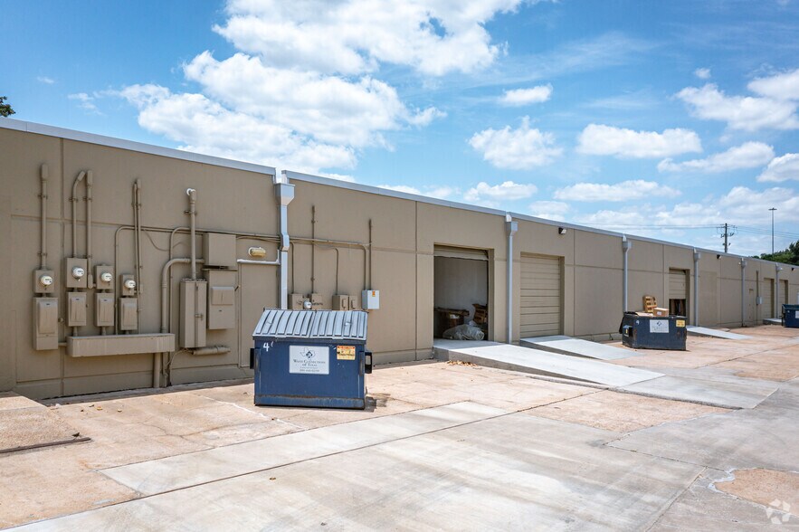 More Photos Of 9000 Hempstead Rd, Houston Unknown For Lease