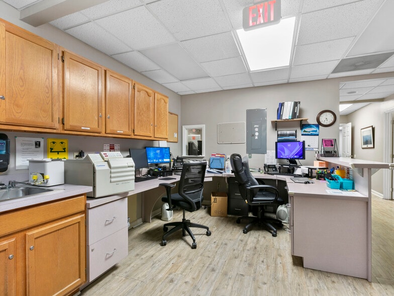 More Photos Of 1998 Hendersonville Rd, Asheville Medical For Lease