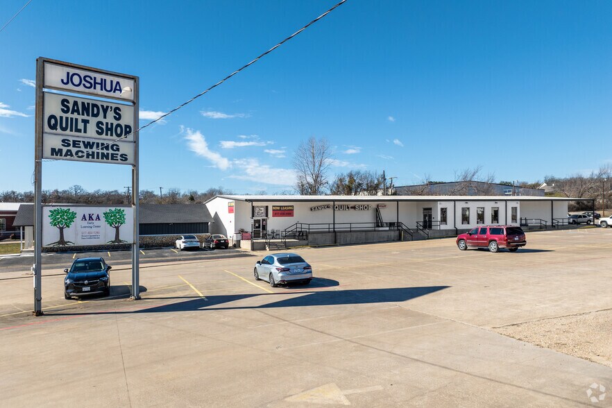 More Photos Of 613 N Broadway St, Joshua Department Store For Lease