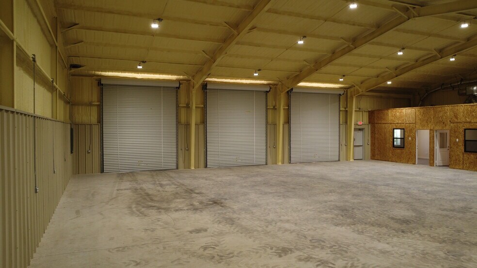 More Photos Of 16013 FM 429, Terrell Flex For Lease