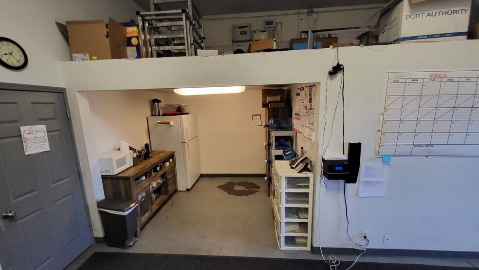 More Photos Of 147 SE Evergreen Ave, Redmond Office For Sale